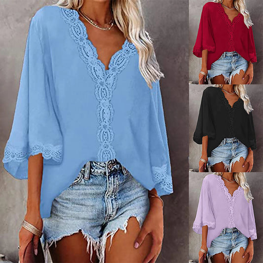 Blusa com decote de renda em V